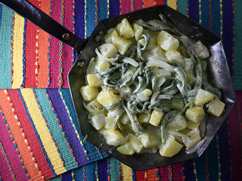 Papas con Rajas y Crema